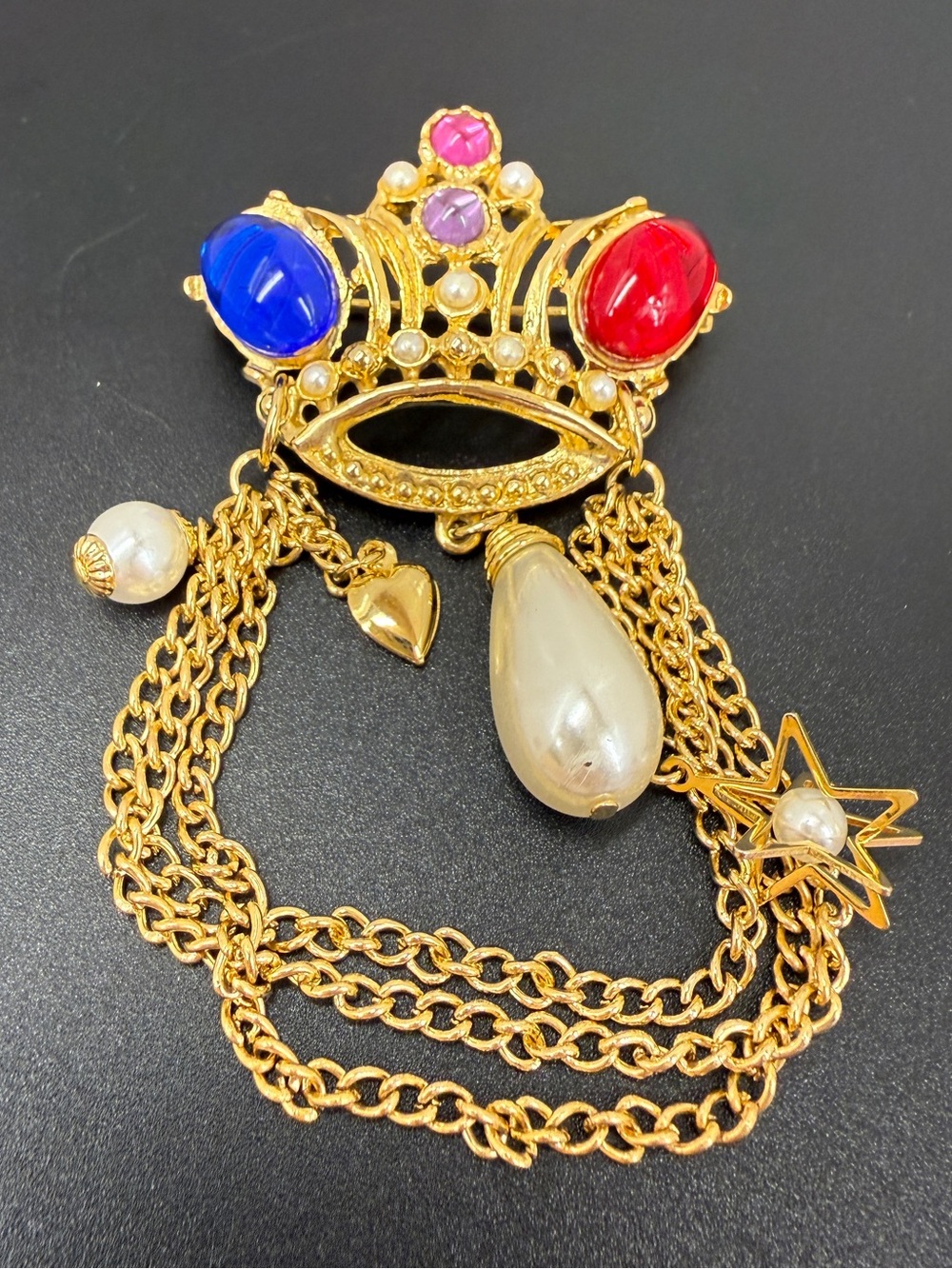 Jeweled Crown Brooch Gold Tone Faux Pearl Chain Dangle Royal Baroque - Picture 3 of 4